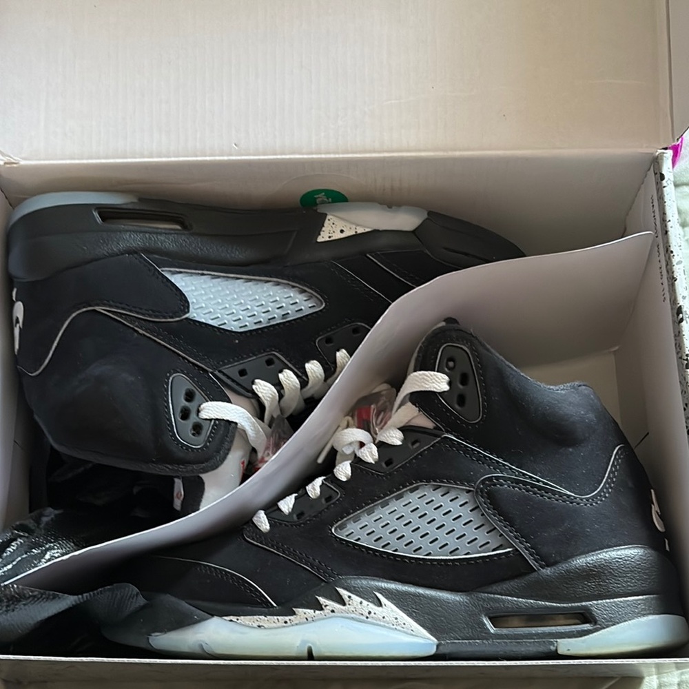 listing-status-banner